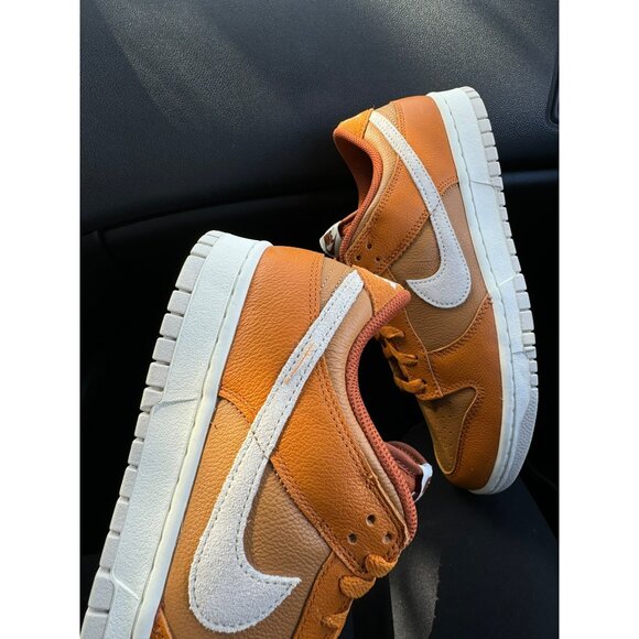 F78 - SIZE 10 MEN\'S NIKE DUNK LOW RETRO SE MONARCH /FLAX/DARK RUSSET/ BROWN HJ91 main image 5